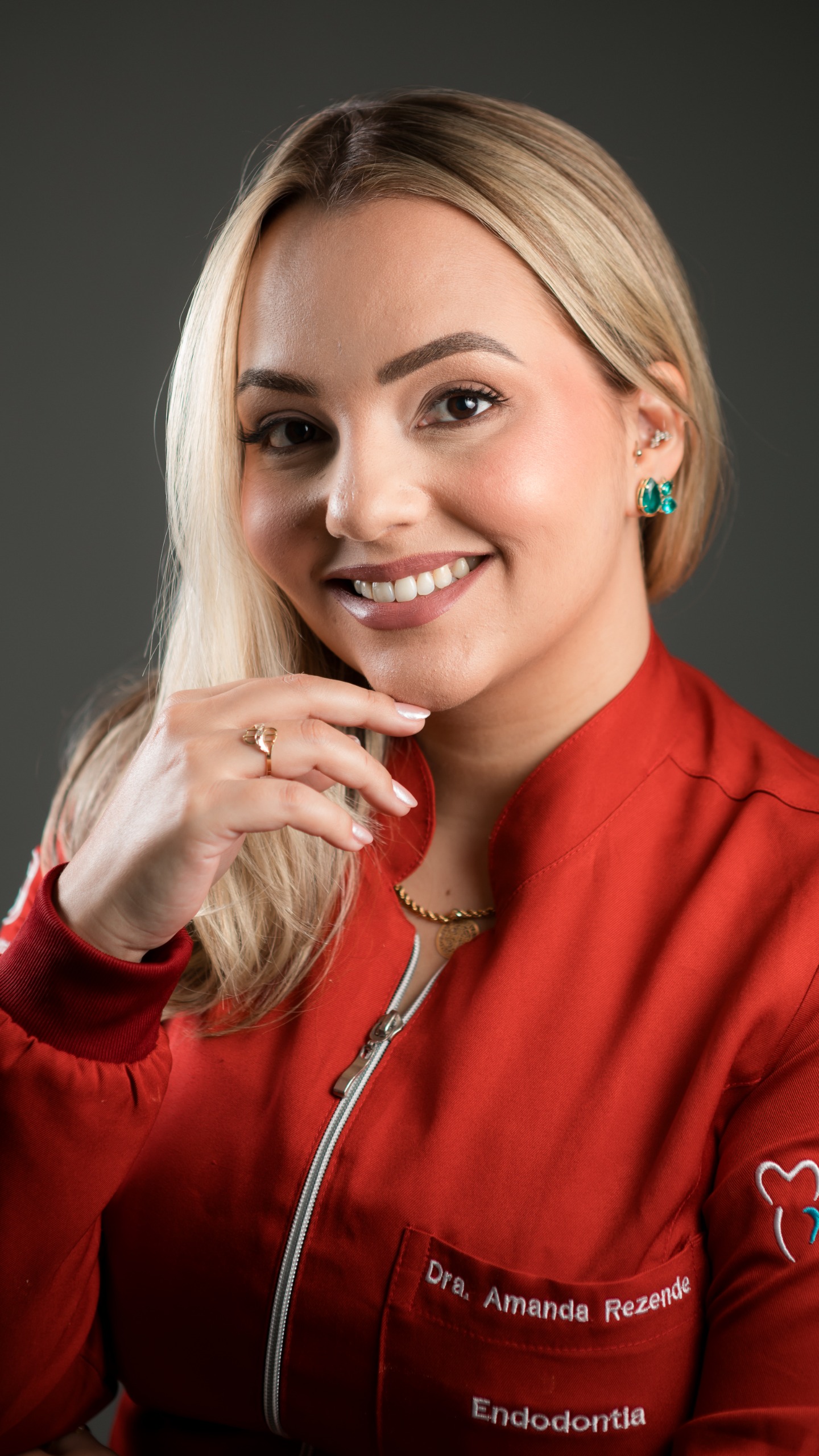 Dra. Amanda Rezende, especialista em Endodontia